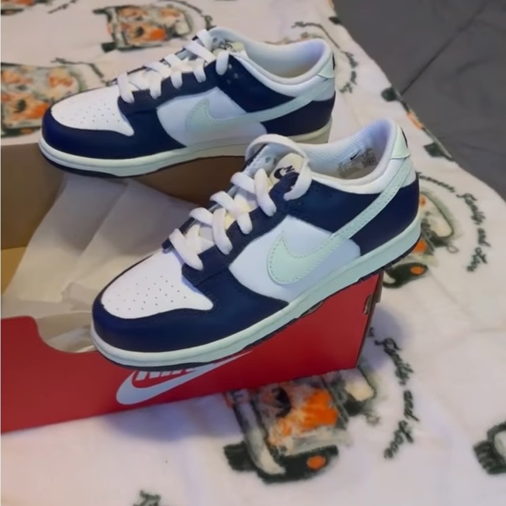 Nike kid Navy and White Sneakers - Picture 8 of 10